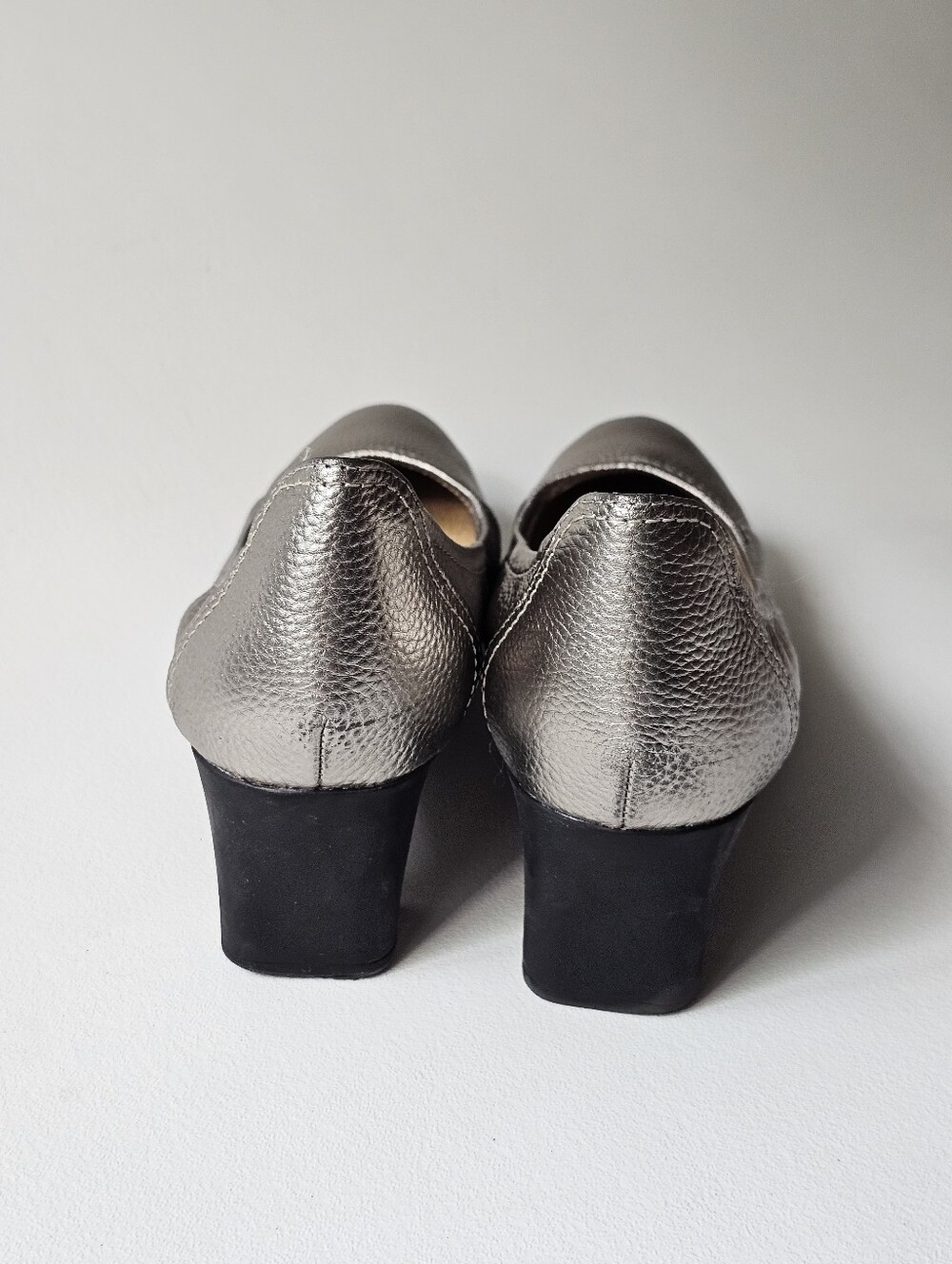 Clarks Collection Neiley Pearl Pewter Metallic Leather Block Heel Pumps 9.5 Wide - Picture 6 of 12